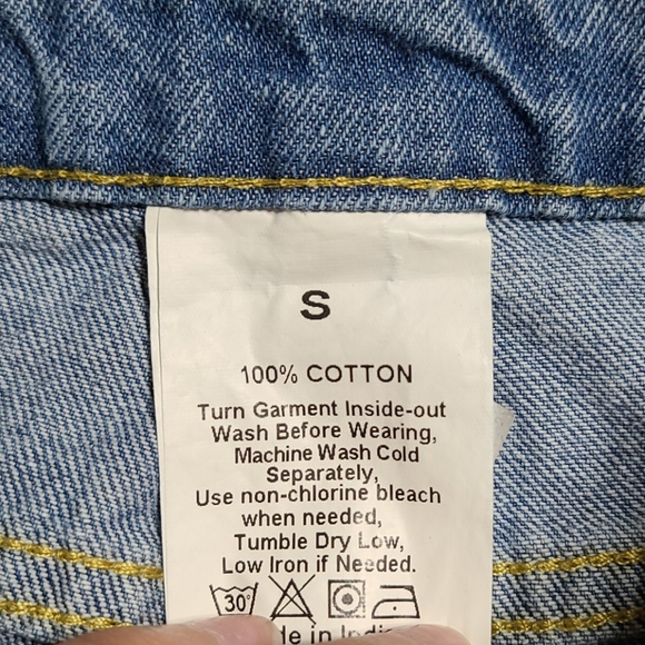 Shorts - Picture 3 of 3